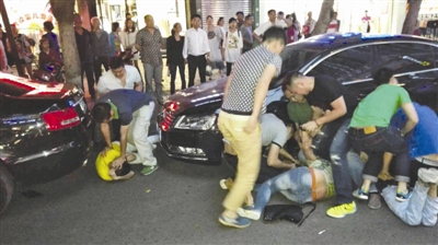 抓捕现场。成都市公安局供图