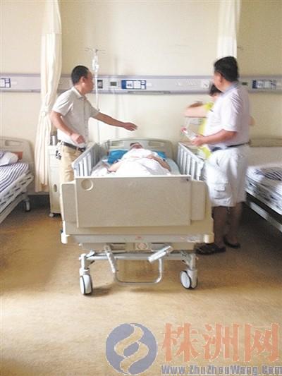 殷女士在医院接受治疗记者 温琳 摄