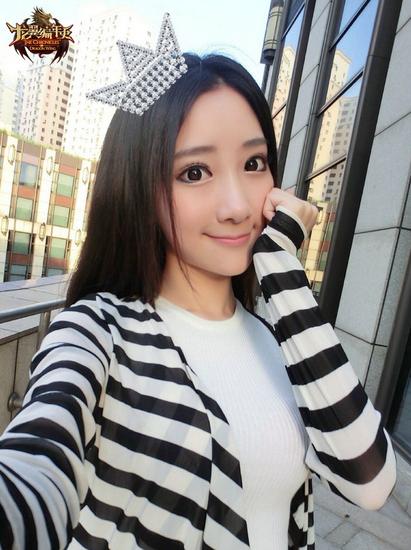 图12:被广大宅男奉为“制服小教主”的郭mini