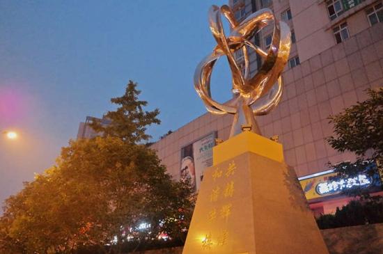 洪楼社区的标志雕塑