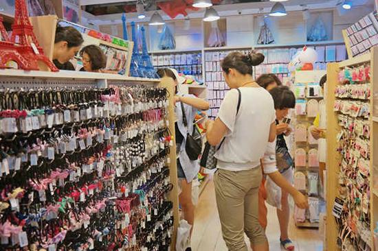 山师东路周边有不少饰品小店