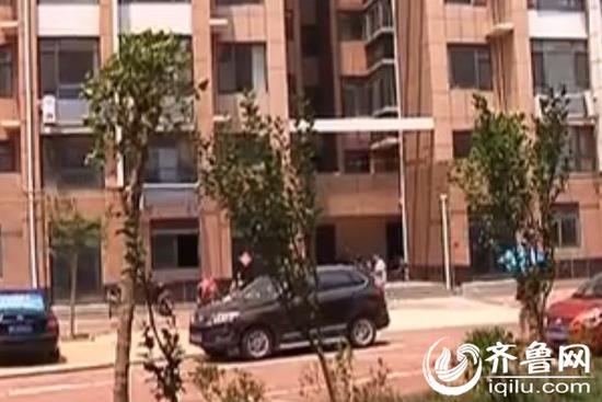 事发小区(视频截图)