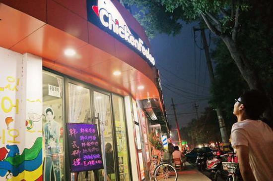 洪楼附近有不少大学生创业的店铺