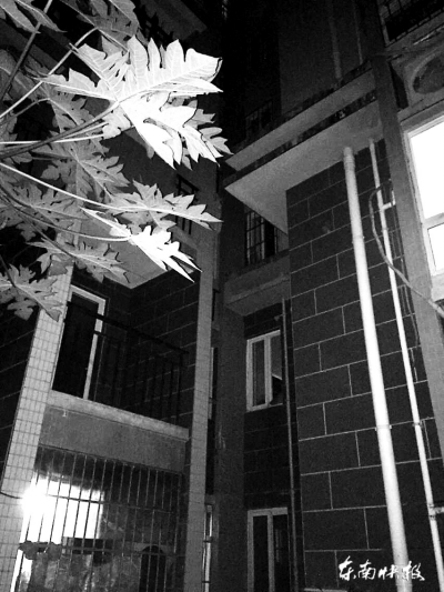 福州五凤兰庭遭窃 外墙燃气管道成小偷梯子(图