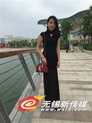 油画元素融入复古旗袍 大学生团队自创旗袍品牌