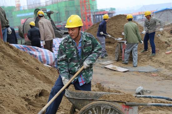 《福根进城》:请在农民工陪同下观看