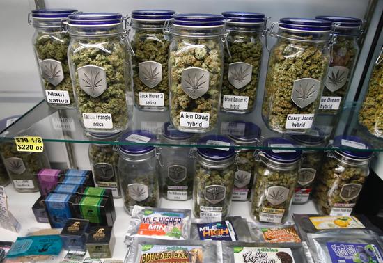 美国商店合法出售的各种大麻制品