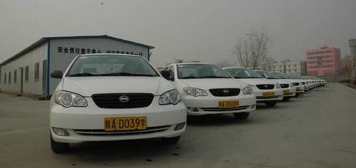 记者调查西安10家驾校 收费差异藏猫腻