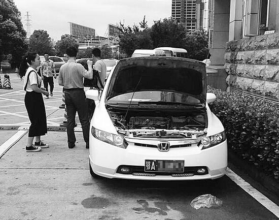 图为:这辆车成了车主的心病
