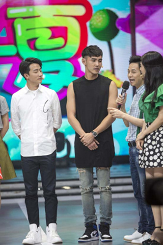 阮经天上快本换装飚戏 俯卧撑彰显综艺感|阮经