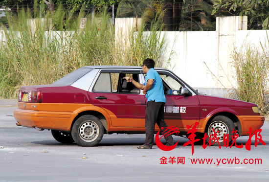 有驾校不再线下招生,转型为陪练平台 羊城晚报记者 王俊伟 摄