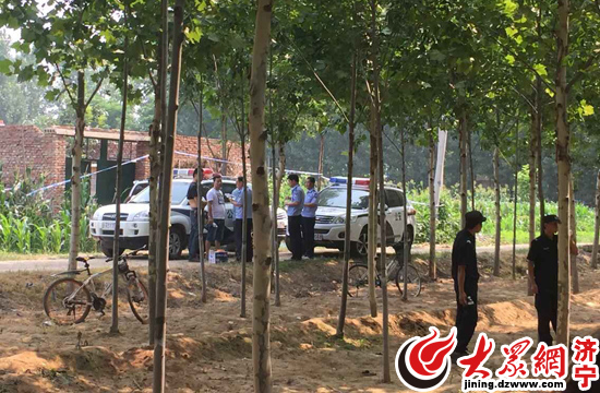 刑偵人員已進入案發現場勘查