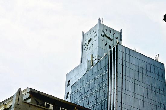 十堰人民广场大钟缺乏时间概念 四钟面都不准