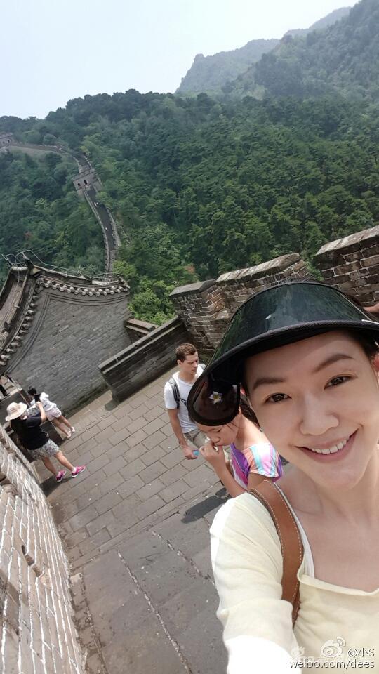 小S眼角伤疤依然可见