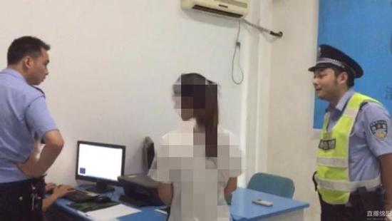 绵阳男裸露下体公交车上自慰 女乘客<em>裙子</em>现不