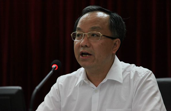 余长明同志任中共重庆市黔江区委委员,常委,书记;免去杨宏伟同志