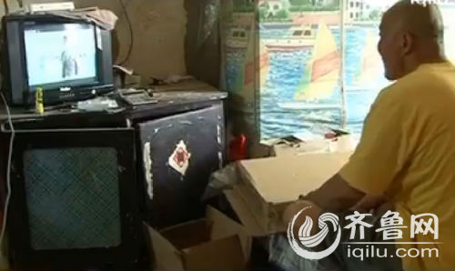 4月初的一天，老杨看电视的时候，无意间在一个购物频道上发现了商机。（视频截图）