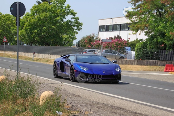 Lamborghini Aventador SV Roadster spied undisguised 01