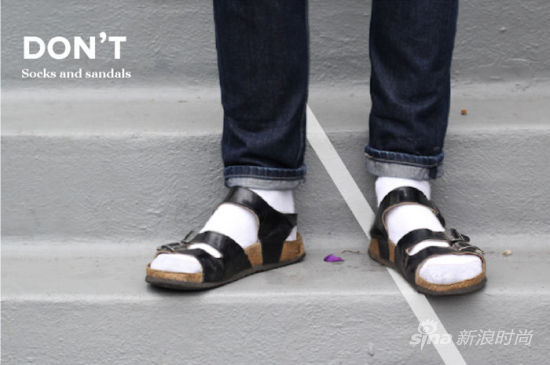 Don't：凉鞋配短袜可是英国网民投票选出的最土鳖搭配没有之一