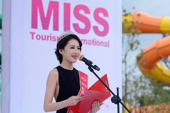 第41届世界旅游小姐大赛中国区的冠军得主刘文莉在发布会上发言。林茂 摄