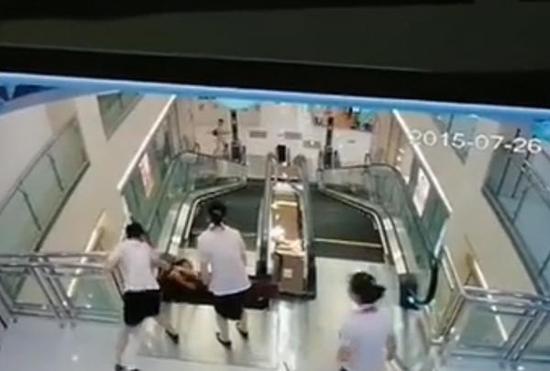 女子被搅入扶梯 事发突然不幸遇难