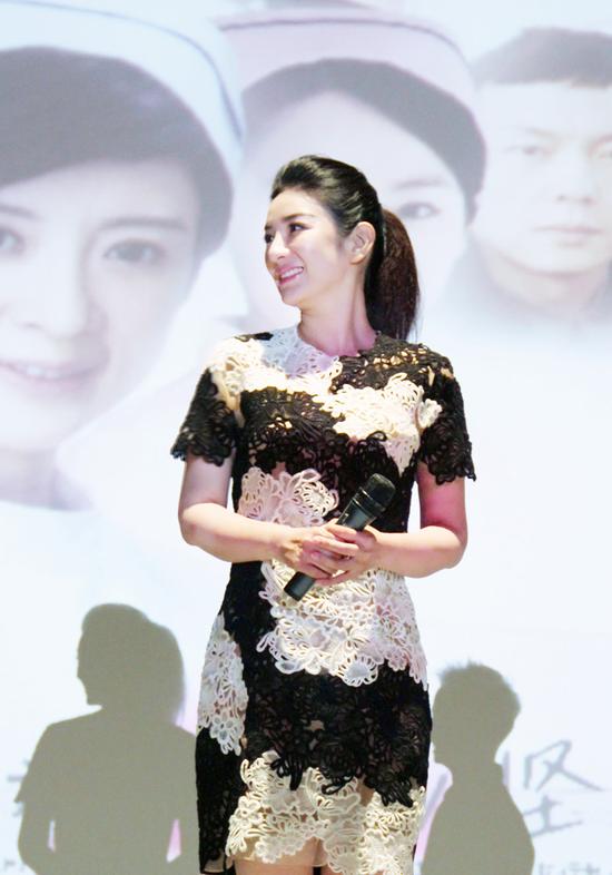 黄奕在《默守那份情》饰演赛福琴