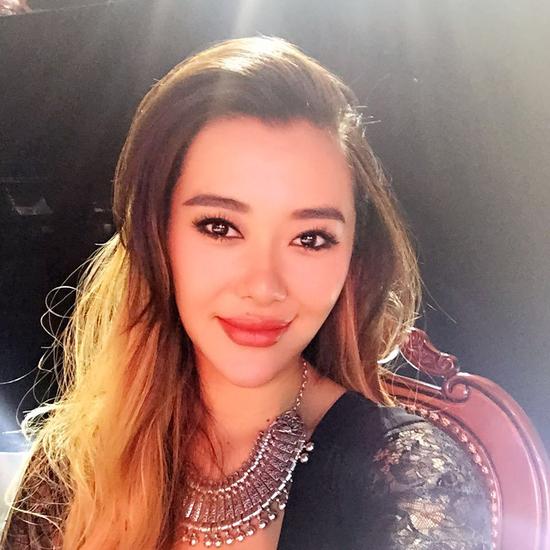 爱戴叫错嘉宾名字 自嘲孕傻