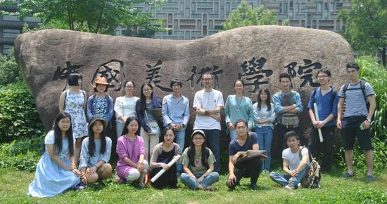 中国美术学院众多在校师生集体报名参展南京国际美术展