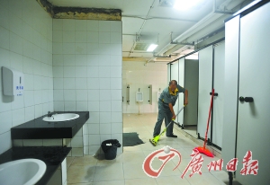 越秀区部分公厕私自转包 有管理员工资缩水仅