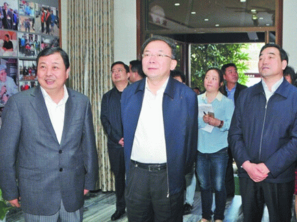 5月12日,省委常委、无锡市委书记李小敏在江阴