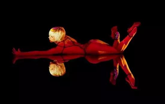 近乎完美:解析法国香艳疯马秀_手机新浪网 - 电脑上wap网