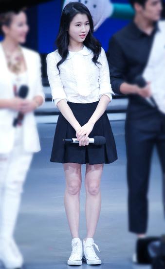 <em>邻家有女初长成</em> 90后张慧雯适龄穿搭不负韶华