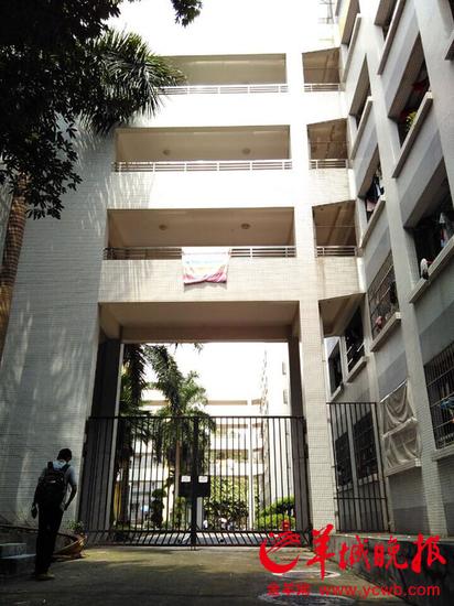 广州华师石牌校区男博士深夜坠亡 走上宿舍6楼跳下