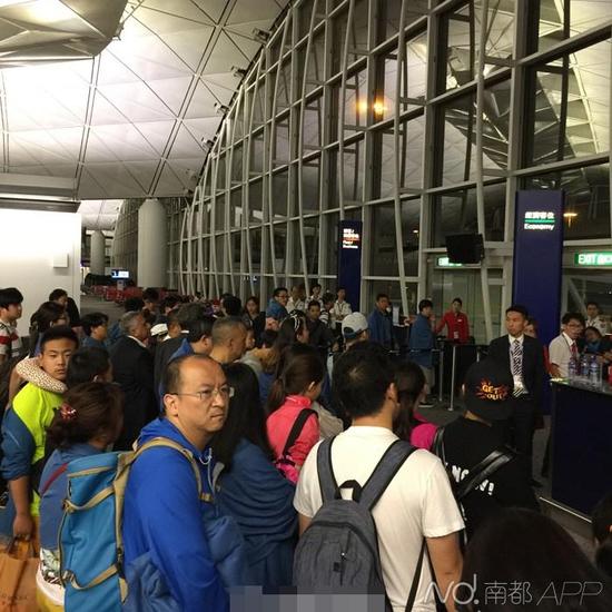 香港飞北京延误8小时 6内地乘客在港冲突被捕