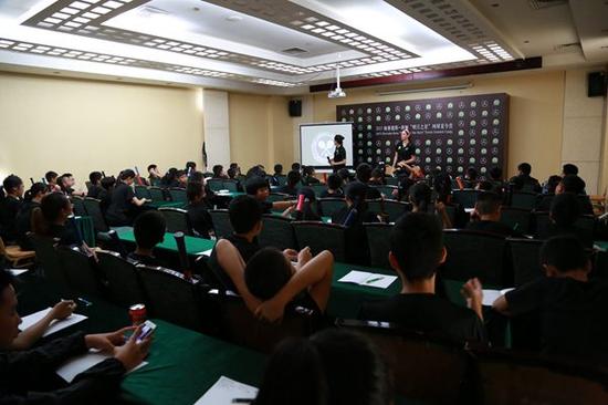 夏令营还能学到网球英语