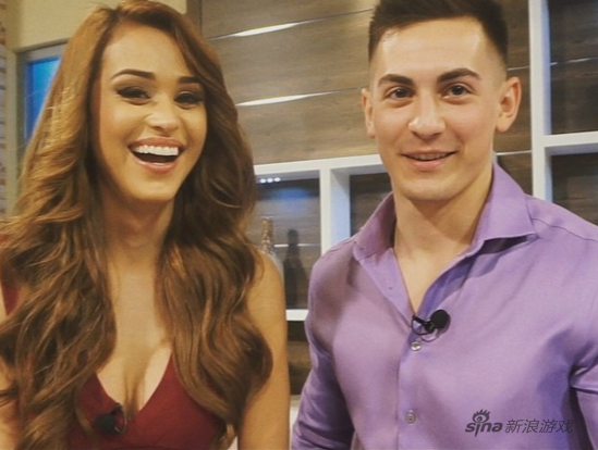 墨西哥美女天气主播被美国人气游戏玩家追到手