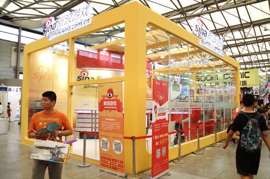 新浪双展台亮相CJ 美女直播现场活动嗨翻天_