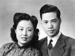 1941年4月8日,蒋思豫与徐敏蕾在衡阳乐园大酒店结为伉俪,宋美龄作婚姻介绍人与证婚人。(资料照片)记者刘波翻拍