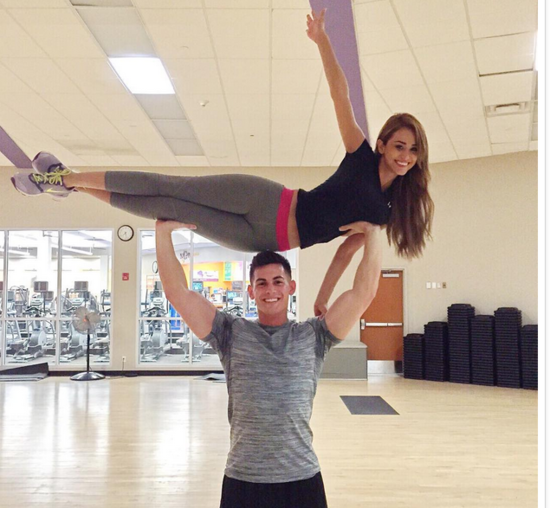 墨西哥美女天气主播被美国人气游戏玩家追到手