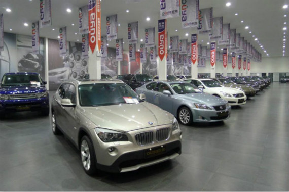 左手松绑右手输血车企搀扶下经销商走多远