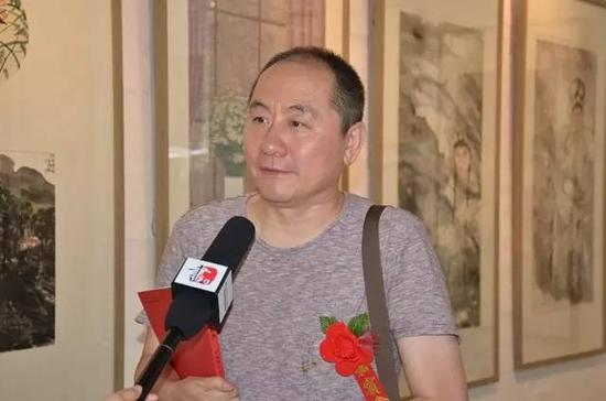 艺术家孙晓东接受媒体采访