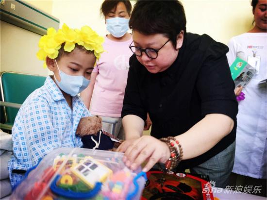 韩红:公益非真人秀 很多人一辈子都不懂|韩红|公益|真人秀_新浪娱乐_新浪网