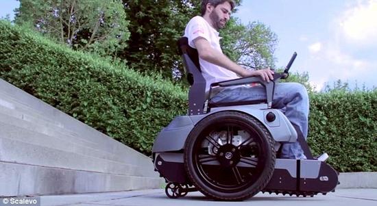 电动轮椅Scalevo:像坦克一样上下楼梯
