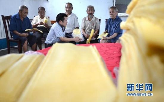 山東沂源：“煎餅哥”樂善好施譜大愛