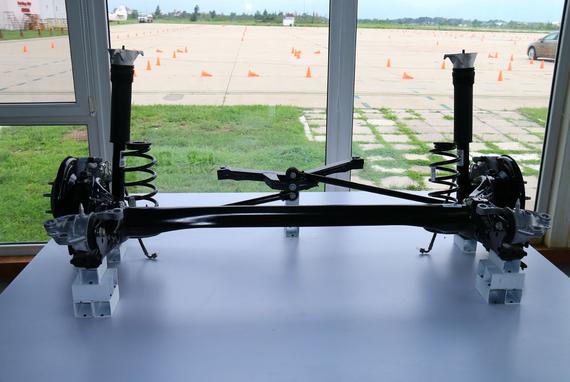 威朗后悬架实图