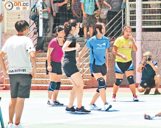 邓丽欣排球队招揽球花 选新人身高最重要|邓丽