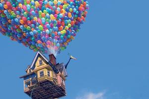 美国“飞屋”迎美好结局 将被完整移走