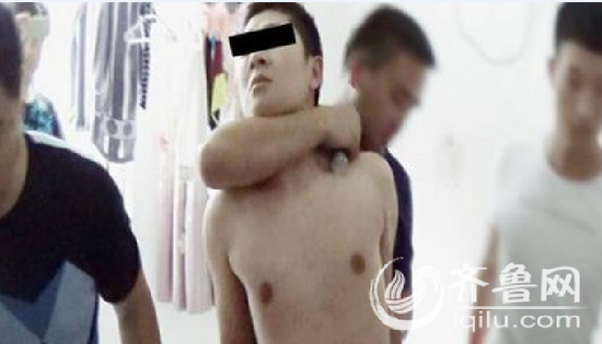 民警將犯罪嫌疑人抓捕歸案(視頻截圖)