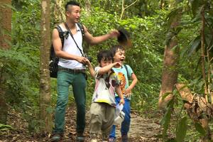 邹市明回应轩轩受伤:相信节目组安全措施