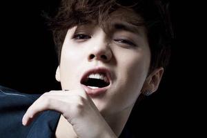 鹿晗庆申冬奥 收达蒙礼物邀其长城滑雪